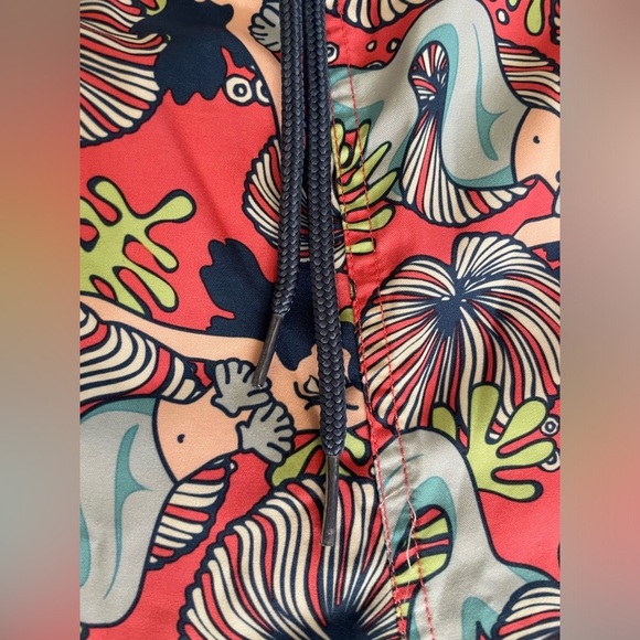 Vineyard Vines mermaid swim trunks size small - Picture 3 of 8